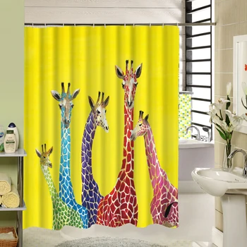 Cinci Girafa cu Diferite Culori de Piele Sunt Discuția Într-O Mare Galbenă de Fundal de Animale Desene animate de Proiectare Perdea de Dus pentru Copii